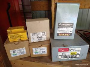 lot 271 image: Nice Electrical Components NIB - Horns, Switch Box, Etc
