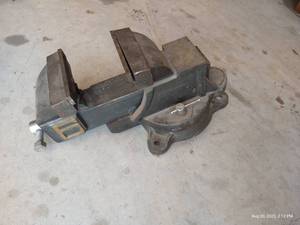 lot 275 image: Heavy Duty 6 Bench Vise