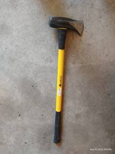 lot 304 image: Nice 8 lb Burst Maul