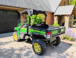 lot 320 image: 2017 John Deere 825i Gator XUV - 113 hrs