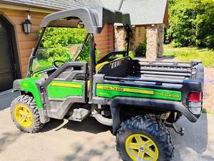 2017 John Deere 825i Gator XUV - 113 hrs