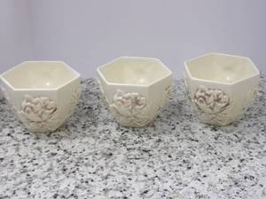 lot 20 image: Set of 3 Vintage Red Wing Magnolia ...