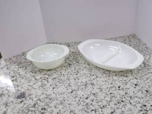 lot 27 image: Vintage White Milk Glass Pyrex...