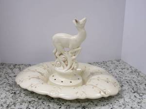 lot 8 image: Vintage Red Wing Flower Frog Magnol...