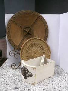 lot 10 image: Sweet House Decor...