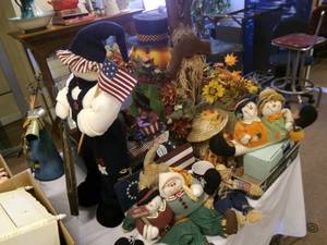 lot 33 image: A lot full of Fall, Halloween and 4...