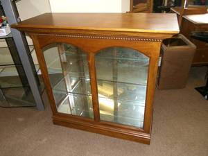 lot 56 image: Beauitful Wooden wGlass Display Ca...