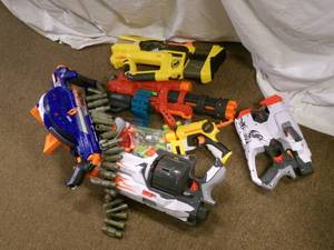 lot 75 image: A lot full of Nerf guns...