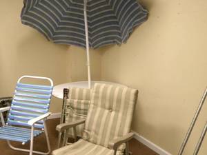 lot 80 image: Metal Outdoor Patio Table w chairs...