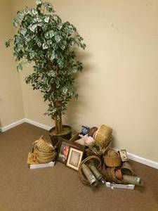 lot 87 image: Wicker Baskets and Tree 8...