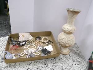 lot 93 image: A full lot of Jewelry with a potter...