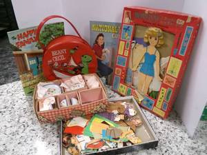 lot 96 image: Vintage Bean and Cecil Red Bag, Pap...