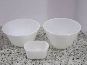 lot 99 image: Milk Glass White VIntage Bowls...