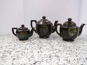 lot 103 image: VIntage Set of 3 Tea Pots...