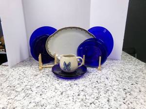 lot 135 image: Vintage Colbolt Blue Plates w Anti...