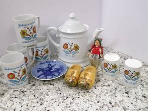 lot 140 image: Vintage Swedish Teapot with Cups, w...