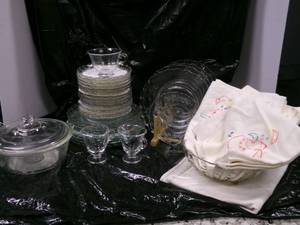 lot 147 image: Set of Vintage Clear Glass Dish Pla...