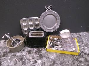 lot 159 image: Household Kitchenwares...
