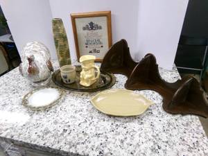 lot 162 image: VIntage Pyrex Brown Glass platter, ...