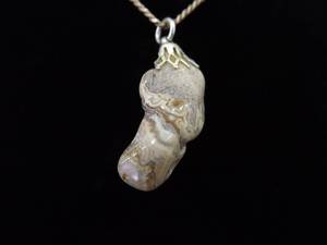 lot 54 image: .925 Sterling Silver White Agate Pendant Necklace