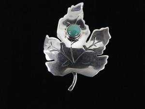 lot 67 image: .925 Sterling Silver Turquoise Cabochon Leaf Brooch