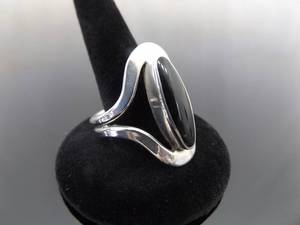 lot 71 image: .925 Sterling Silver Onyx Cabochon Ring Size 10