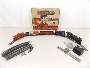 lot 6 image: Vintage American Flyer S Gauge Train Set with Original Box