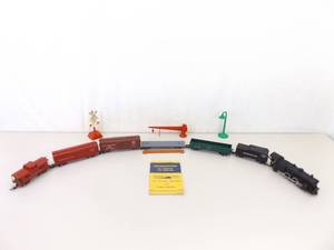 lot 7 image: American Flyer 316 O Gauge Locomotive, Coal Car wCars and Accessories