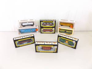 lot 10 image: Lot of 9 New in Original Boxes Vintage NOS Bachman HO Gauge Train Cars