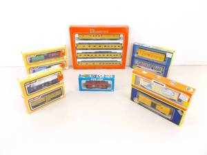 lot 11 image: Lot of 10 New in Original Boxes Vintage NOS Life Like etc. HO Gauge Train Cars
