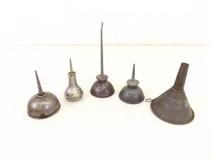 lot 27 image: Lot of Vintage Sewing Machine Oil Cans