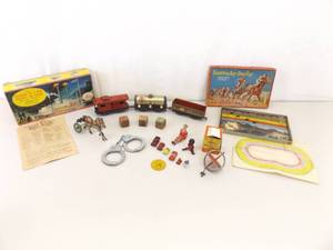 lot 30 image: Lot of Misc Antique and Vintage Toys