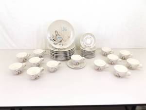 lot 90 image: Lot of Vintage Red Wing Bob White Dinnerware
