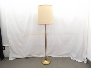 lot 95 image: Mid Century Modern (MCM) Floor Lamp