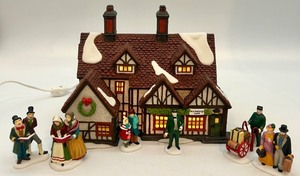 lot 79 image: Department 56 Heritage Village Dickens Village Ashbury Inn with Holiday Figures