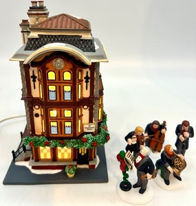 lot 97 image: Department 56 The Red Lion Pub and Holiday Quintet Set