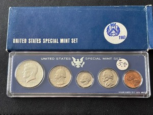 lot 21 image: 1967 Special Mint Set 40% Silver Kennedy