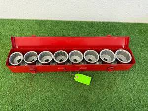 lot 2 image: 34 Drive Large Sockets