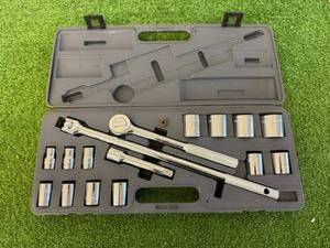 lot 8 image: NAPA Evercraft 12 Drive Socket Set