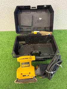 lot 9 image: DeWalt Palm Grip Sander DW411
