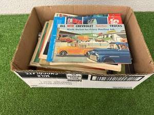 lot 39 image: Vintage Manuals & Brochures