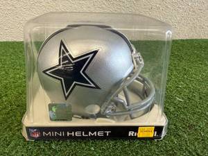 lot 86 image: Dallas Cowboys Riddell Mini Helmet