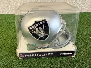 lot 87 image: Oakland Raiders Riddell Mini Helmet