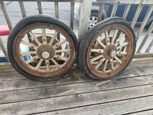 lot 102 image: Antique Dodge Brothers Wood Rims