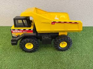 lot 117 image: Tonka Dump Truck