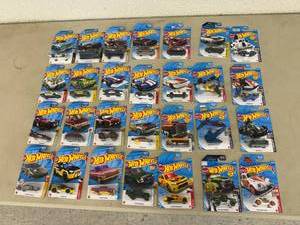 lot 148 image: 28 Hot Wheels