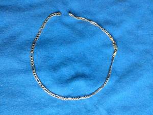 lot 38 image: 10K Yellow Gold 2.5MM Figaro 18 Neckless