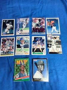 lot 51 image: 10 Ken Griffey Jr. Baseball Cards
