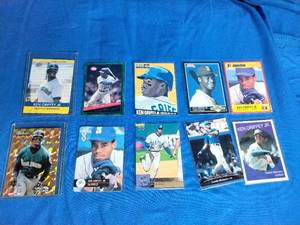 lot 56 image: 10 Ken Griffey Jr. Baseball Cards