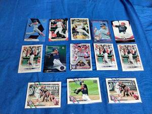 lot 59 image: 13 Juan Soto Baseball Cards